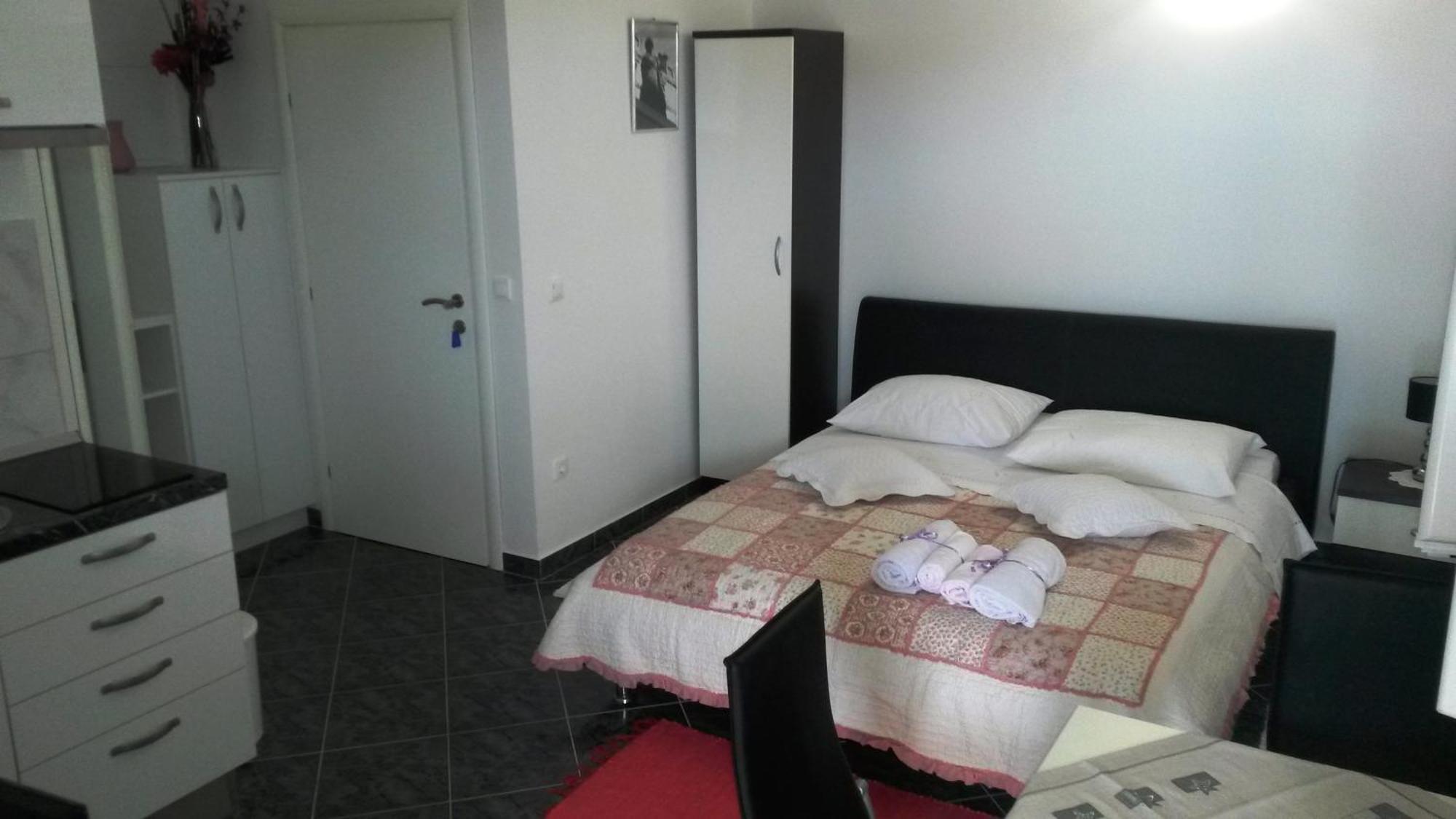 Rajcic Apartments Rogoznica  Rum bild