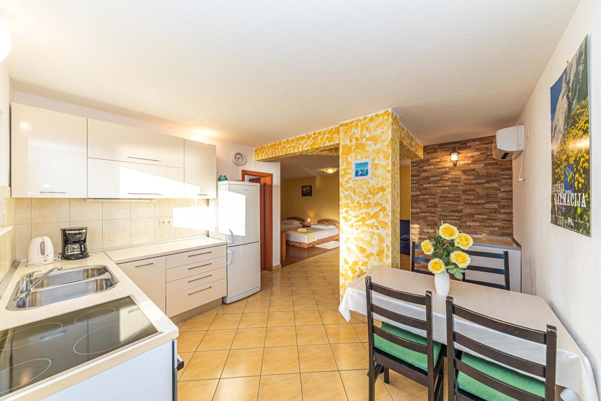 Rajcic Apartments Rogoznica  Rum bild